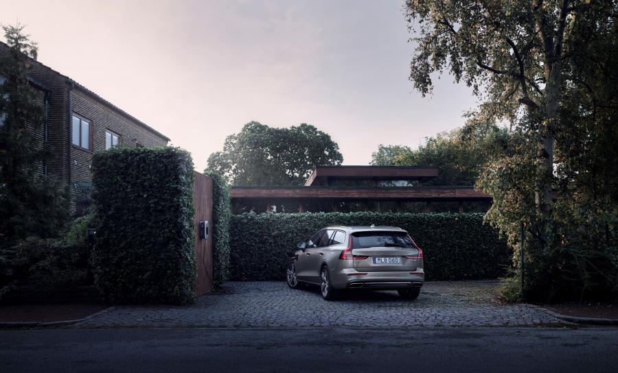  Volvo V60 T8 Inscription 2018 года  (WW) (фото 5 из 5)